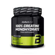 BioTechUSA 100% Creatine Monohydrate 300 g on maustamaton kreatiinijauhe mustassa purkissa, jossa on vihreitä yksityiskohtia.