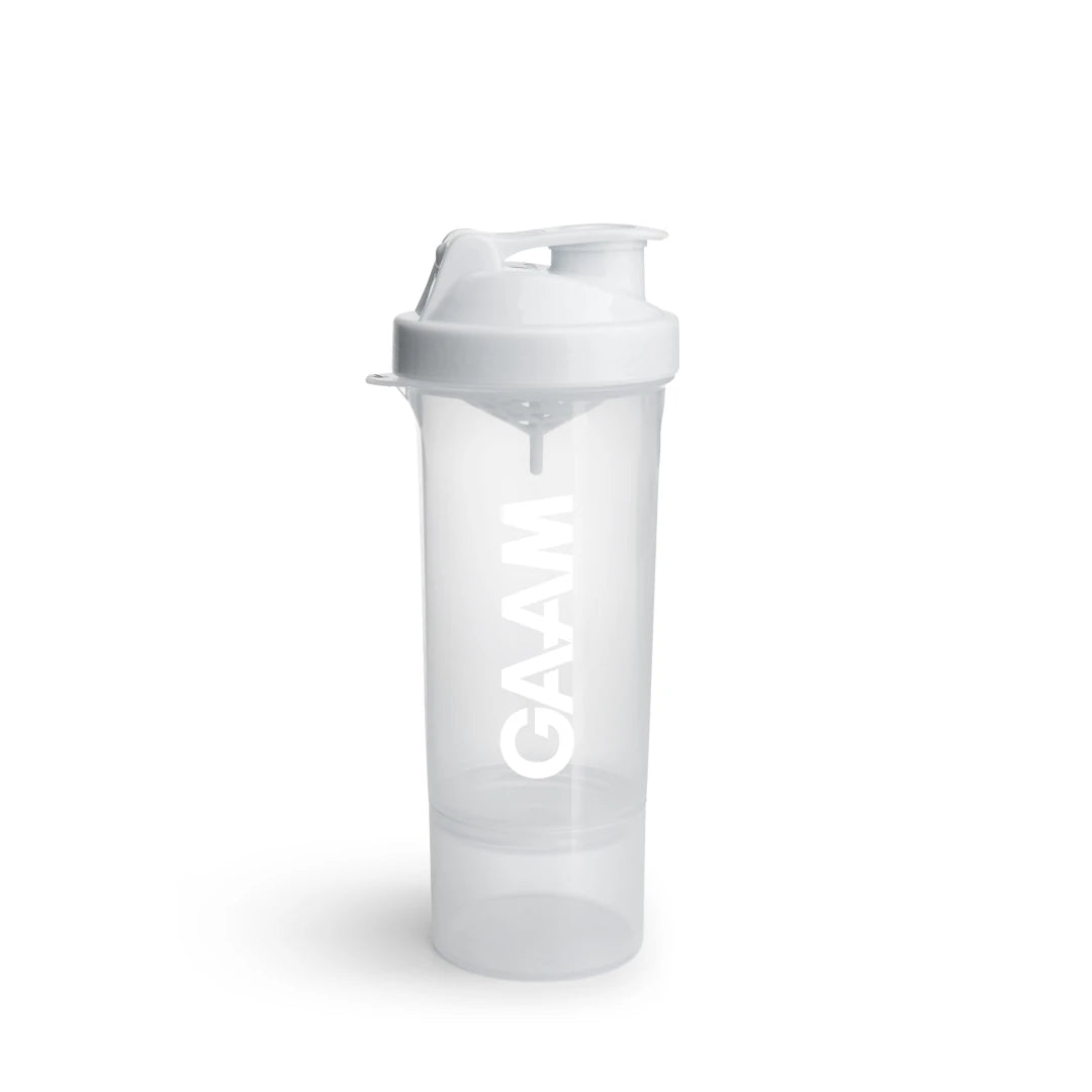 GAAM Smartshake Slim 500 ml -shakeri läpinäkyvää muovia, jossa on valkoinen kansi, valkoinen logo ja lisälokero pohjassa., kuva 1/1