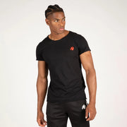 Gorilla Wear York T-Shirt Black, en svart kroppsnära bomullströja med röd broderad logotyp och råa kanter.