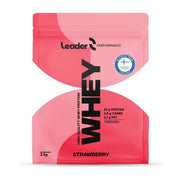 Leader 2 kg proteinpulver i en rosa påse med smaken Strawberry.