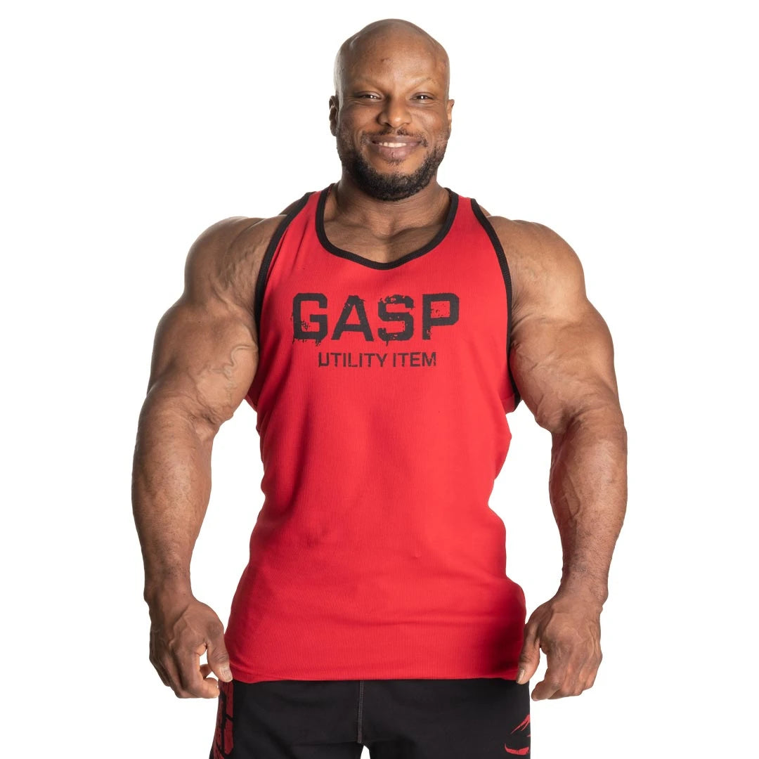 GASP Ribbed T-back Chili Red, punainen ribattu miesten treenitoppi tiukalla istuvuudella ja mustalla painatuksella.