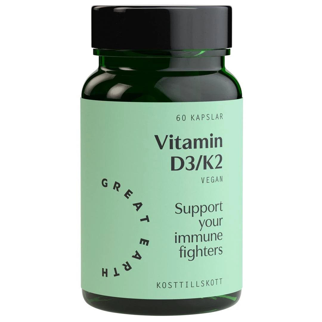 Great Earth Vitamin D3/K2 60 caps tummanvihreässä purkissa, jossa on vaaleanvihreä etiketti ja musta kansi., kuva 1/1