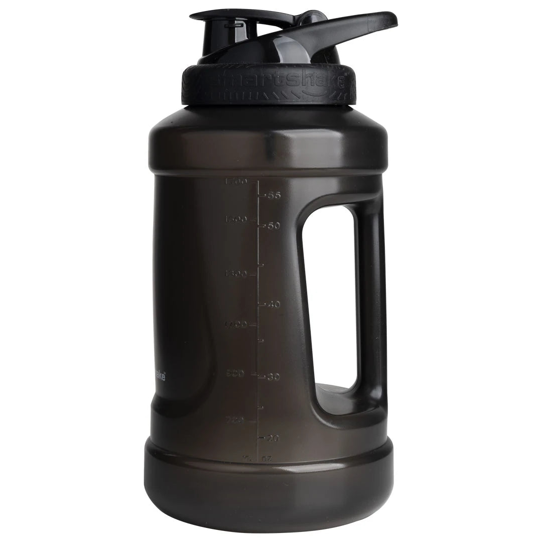 Musta Smartshake Ultimate Jug 2.1 L -vesipullo, jossa on sisäänrakennettu kahva ja mitta-asteikko sivulla., kuva 1/1