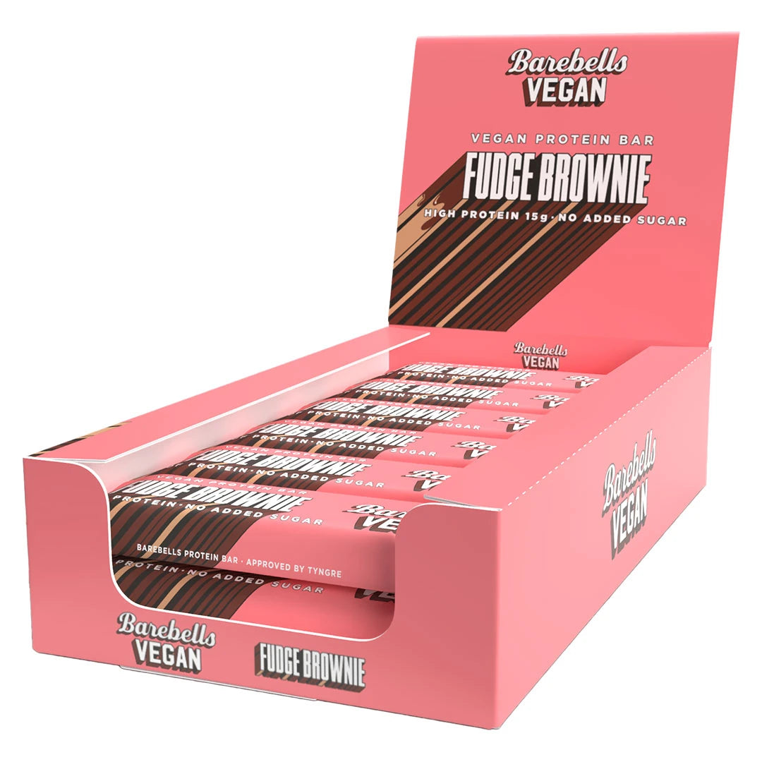 12 x Barebells Vegan Protein Bar 55 g Fudge Brownie i en rosa displaylåda fylld med proteinbars., bild 1 av 1