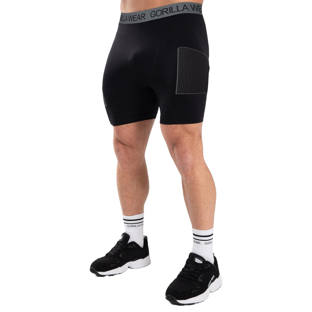 Gorilla Wear Norton Seamless Short Tights Black, mustat saumattomat kompressioshortsit harmailla yksityiskohdilla., kuva 6/6