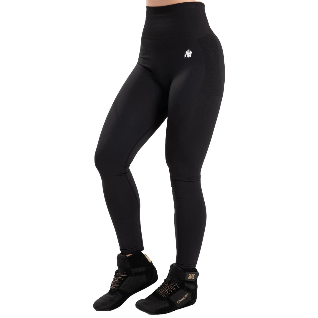 Gorilla Wear Olivia Seamless Leggings Black ovat mustat, saumattomat ja korkeavyötäröiset treenitrikoot valkoisella logolla., kuva 4/4