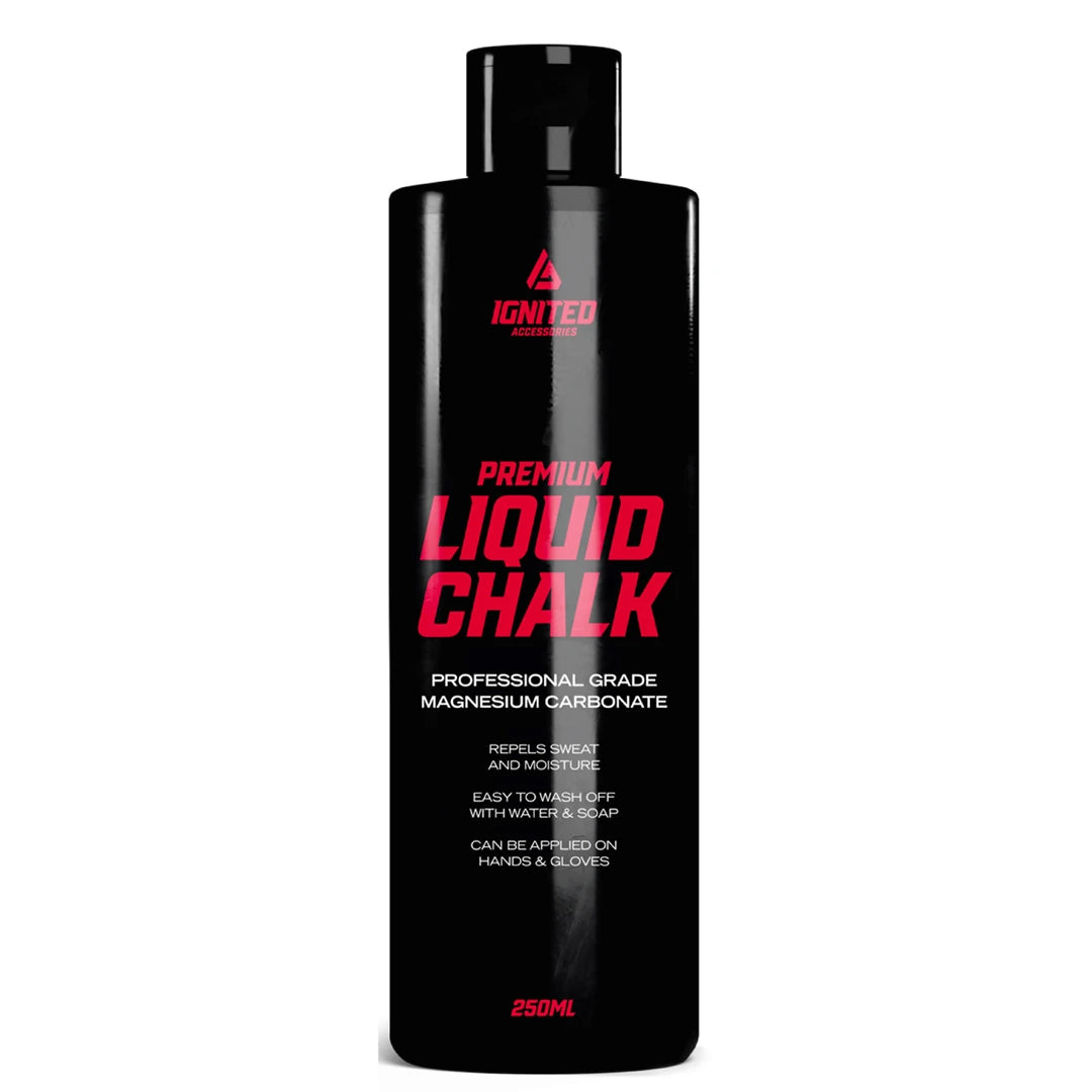 Ignited Liquid Chalk 250 ml nestemäinen kalkki mustassa pullossa punaisella tekstillä, parempaan pitoon treenatessa.