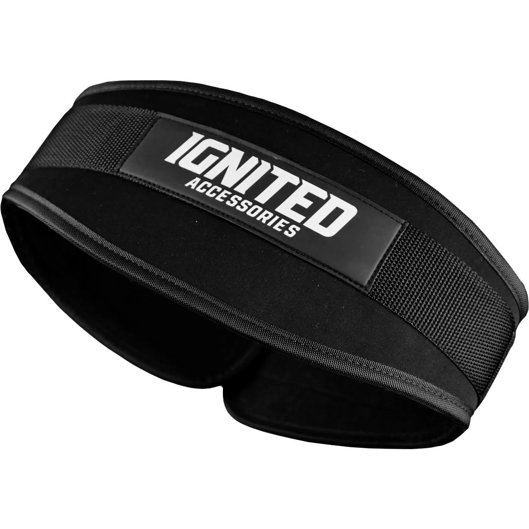 Musta, kestävästä nailonista valmistettu Ignited Basic Lifting Belt Black -nostovyö valkoisella logolla., kuva 3/5