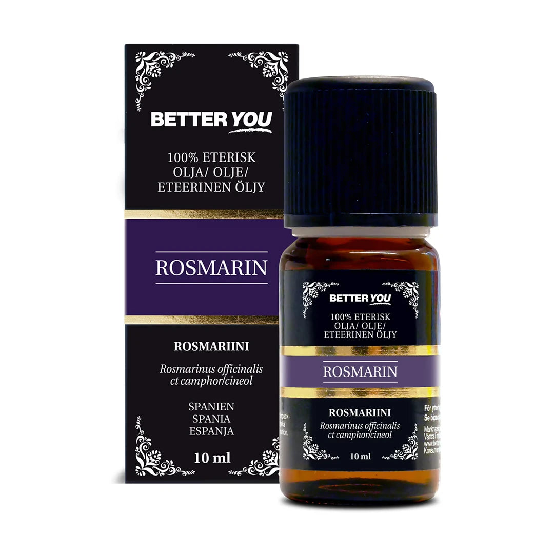 Better You Rosmarinolja EKO Eterisk 10 ml tummanruskeassa lasipullossa, jossa musta etiketti liloilla yksityiskohdilla, alkuperäispakkauksen vieressä., kuva 1/1