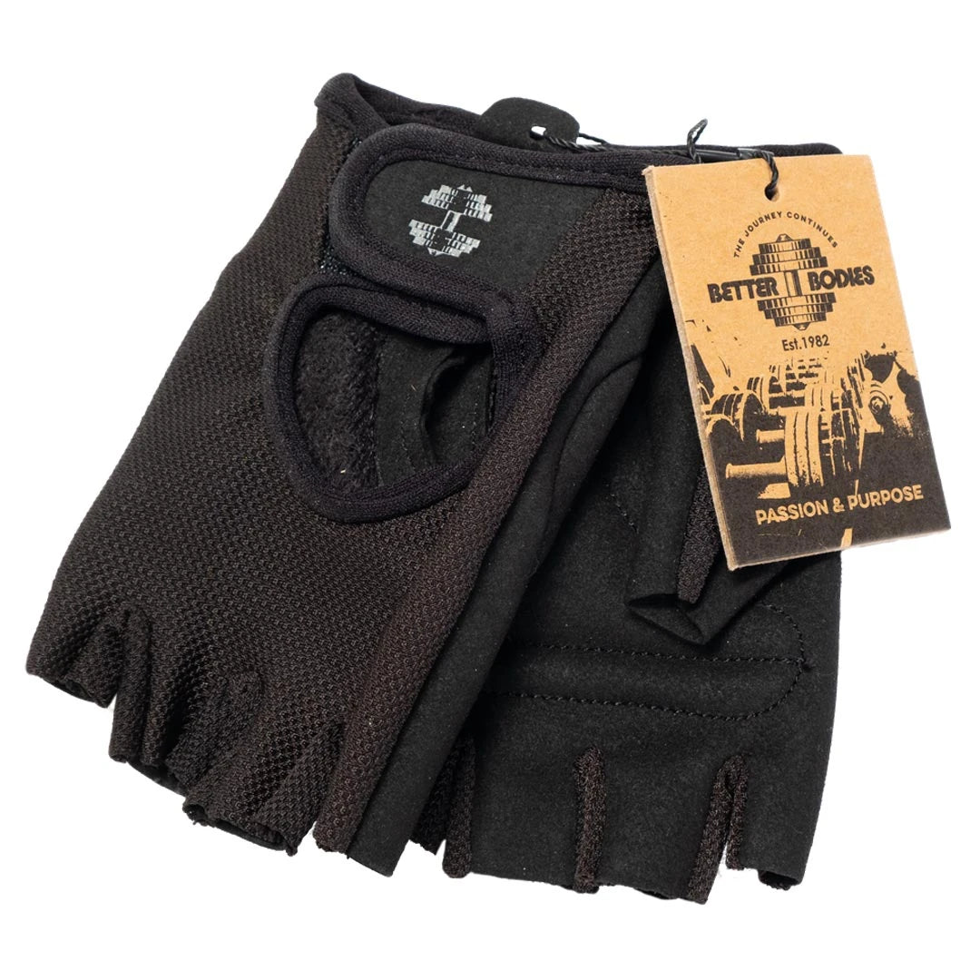 Better Bodies Womens Training Gloves Black är svarta träningshandskar i läder och mesh med justerbart kardborrespänne., bild 1 av 4