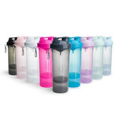 Smartshake Slim 500 ml -muovishaker useissa eloisissa väreissä, tummanharmaa versio etualalla.
