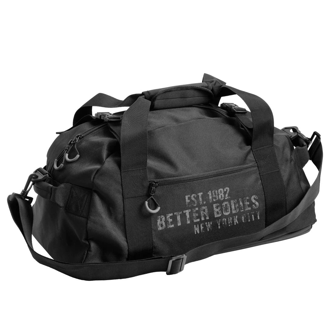 Better Bodies BB Gym Bag Black, en svart träningsväska i slitstark polyester med bärremmar och tryckt logotyp., bild 1 av 1
