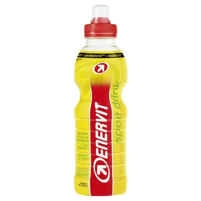 Enervit Sport Drink 500 ml -urheilujuoma muovipullossa, jossa on punainen urheilukorkki ja keltaista nestettä., kuva 1/1