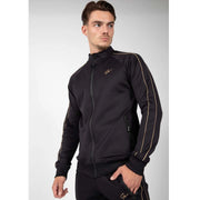 Gorilla Wear Wenden Track Jacket Black/Gold on joustava musta treenitakki vetoketjulla ja kultaisilla yksityiskohdilla.