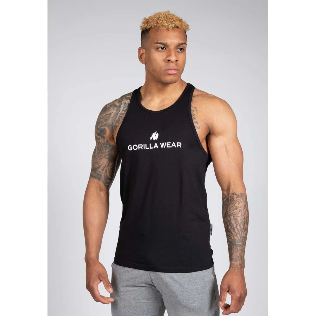 Gorilla Wear Carter Stretch Tank Top Black, mallin yllä oleva musta treenitoppi valkoisella rintalogolla., kuva 4/8