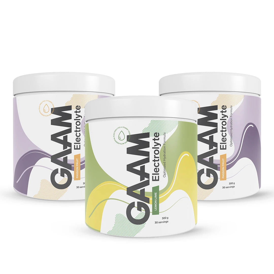 3 x GAAM Electrolyte 300 g kolmessa valkoisessa purkissa, joissa on värikkäitä yksityiskohtia makujen Passion Fruit ja Lemon Lime mukaan., kuva 1/1