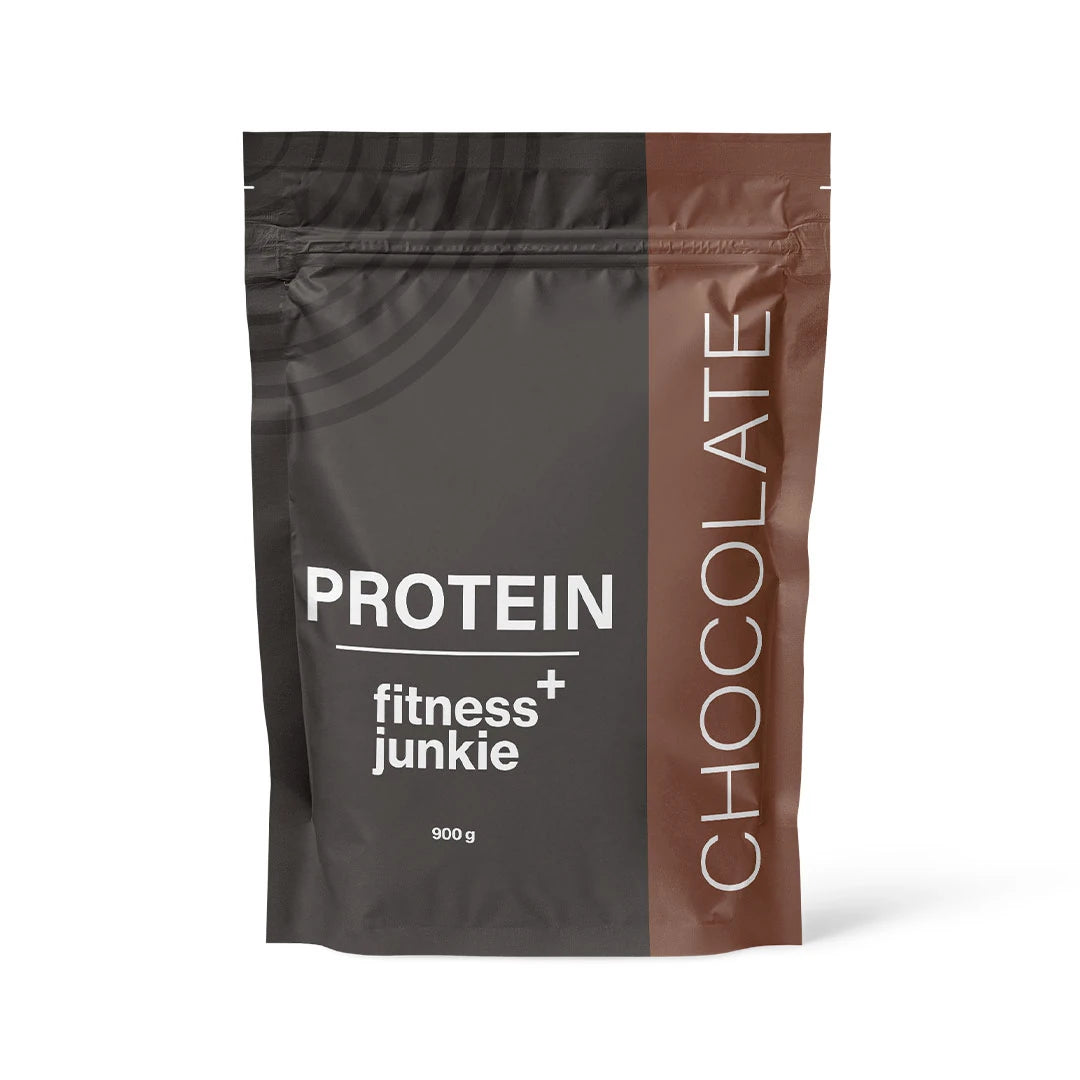 fitnessjunkie Protein 900 g -proteiinijauhe tummanharmaassa ja ruskeassa pussissa, makuna Chocolate., kuva 2/3