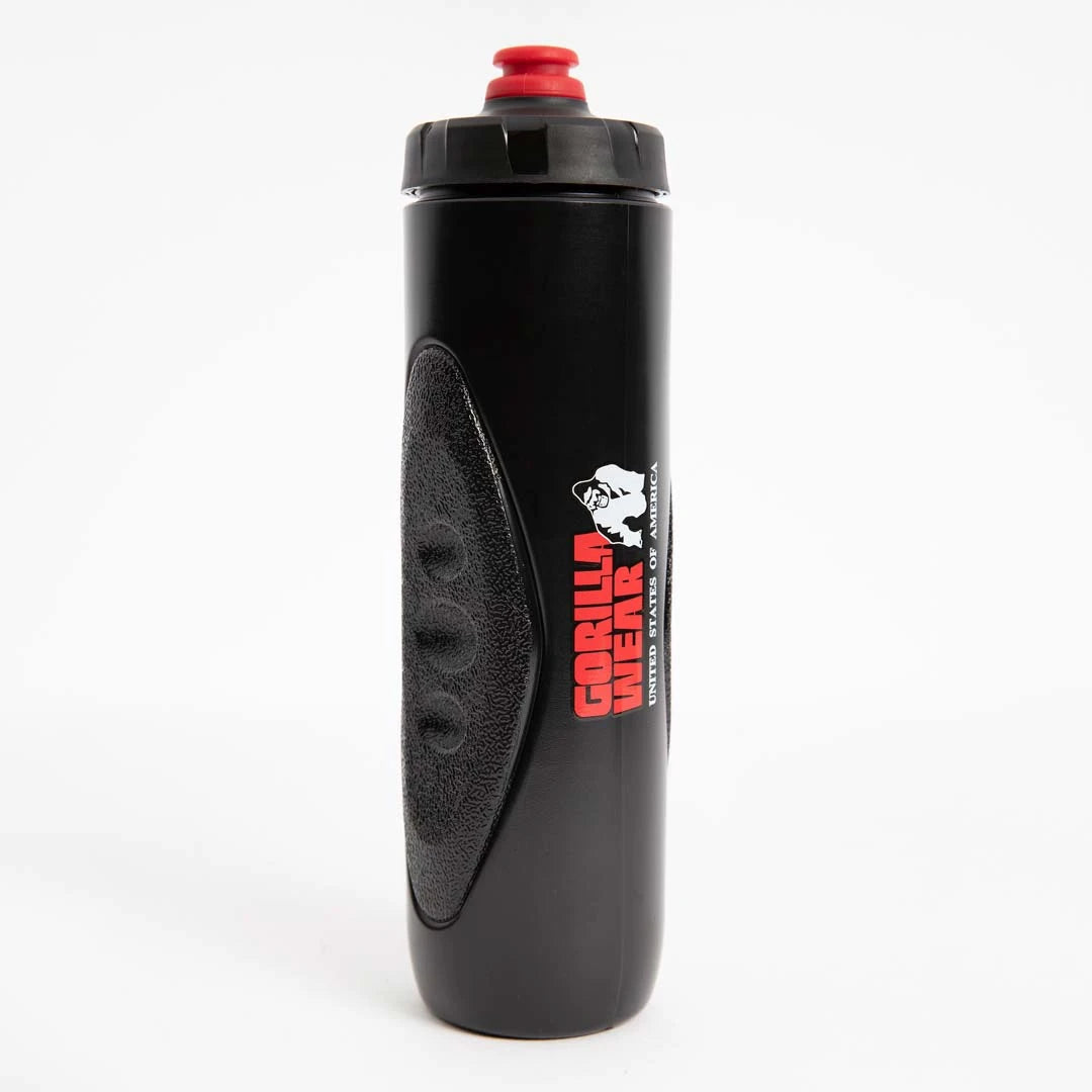 Svart Gorilla Wear Grip Sports Bottle 750 ml vattenflaska i plast med greppvänlig yta och röd detalj på locket.