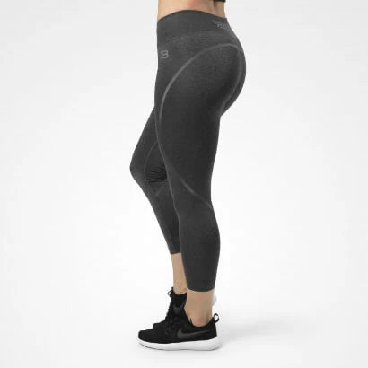 Better Bodies Astoria Tights Graphite Melange, tummanharmaat 7/8-pituiset treenitrikoot korostetulla S-kaarella., kuva 2/2