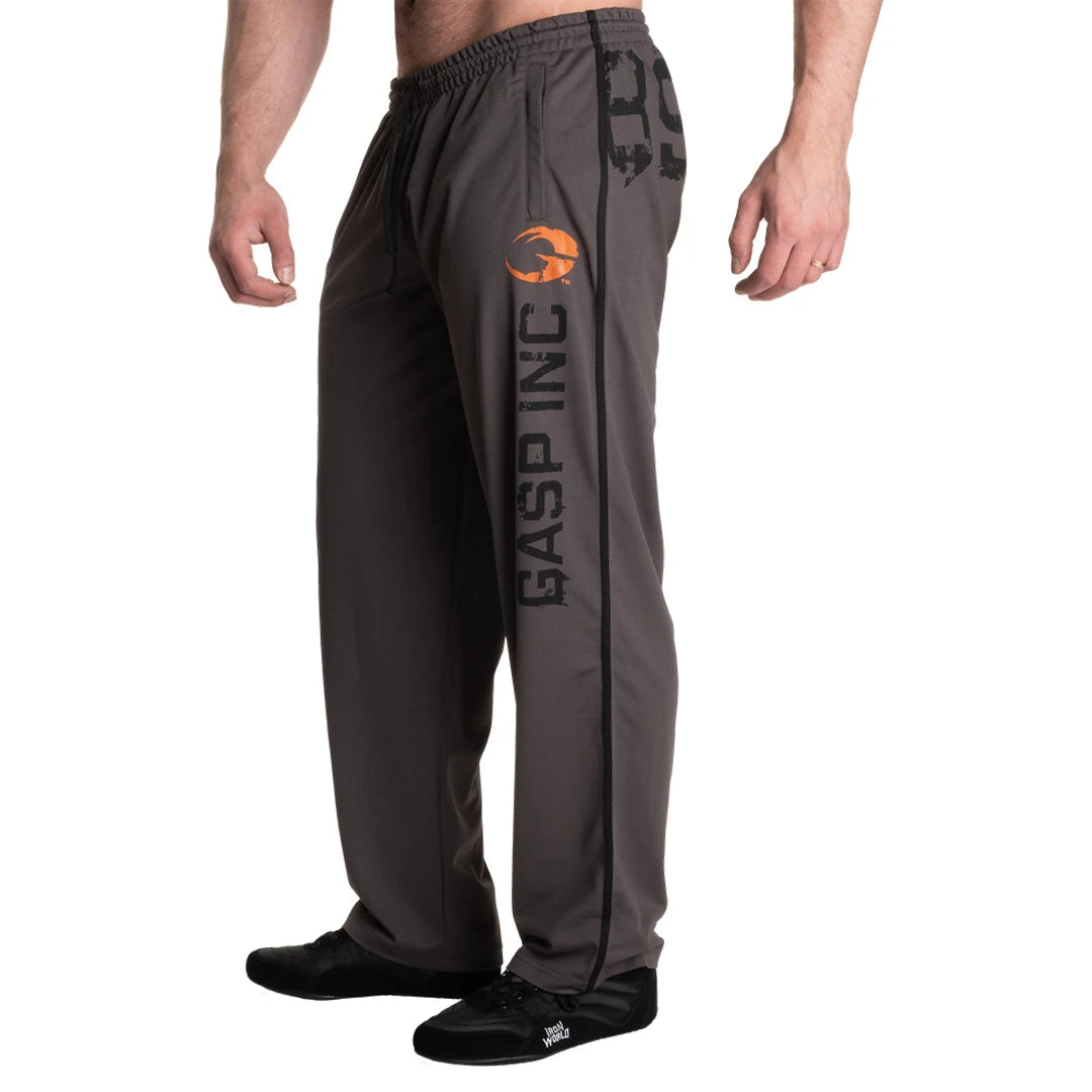 Gasp No 89 Mesh Pants Grey, harmaat verkkokankaiset treenihousut mustalla raidalla ja isolla GASP-painatuksella lahkeessa., kuva 5/5
